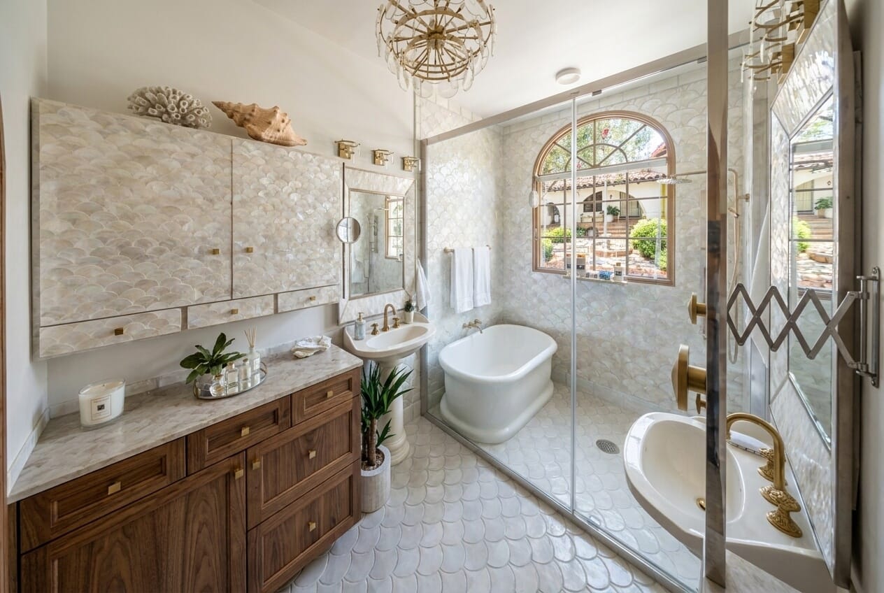 Traditional bathroom