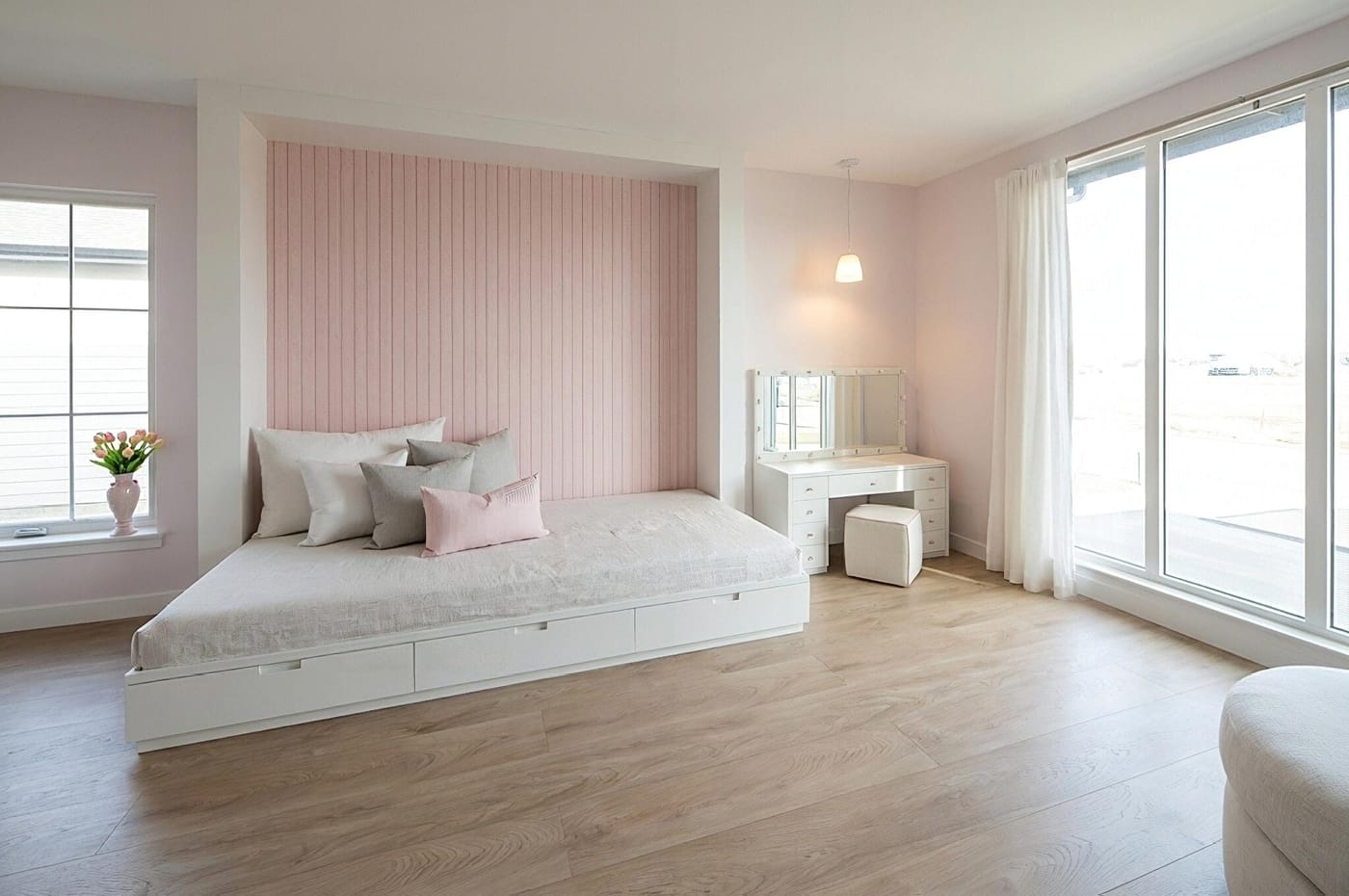 Traditional bedroom