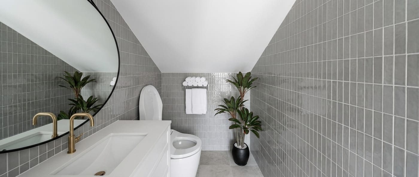Mid-century bathroom