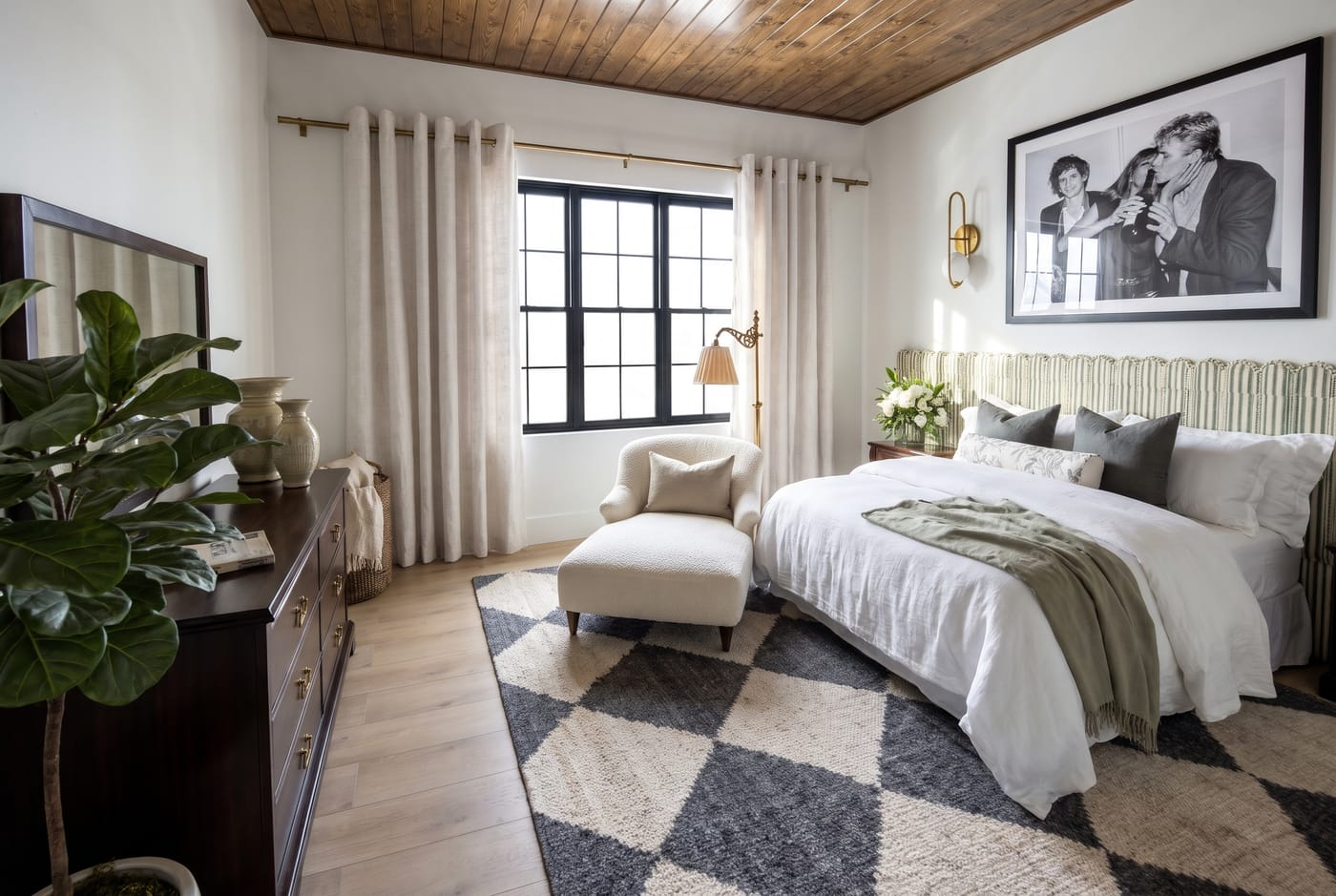 Contemporary bedroom